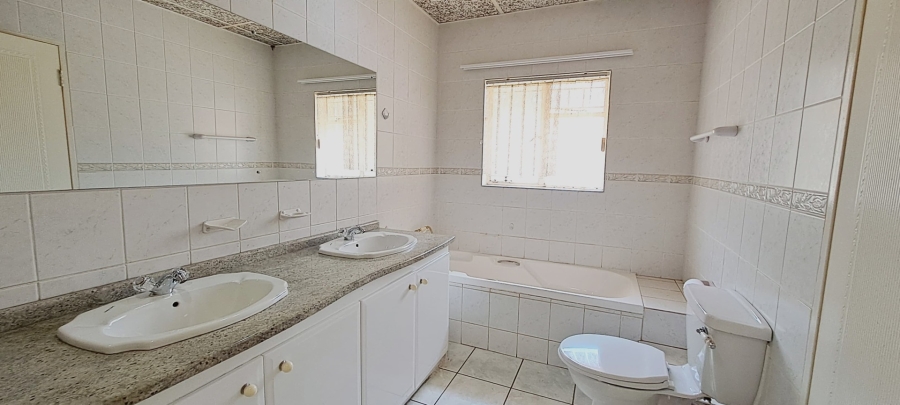 3 Bedroom Property for Sale in Protea Park North West